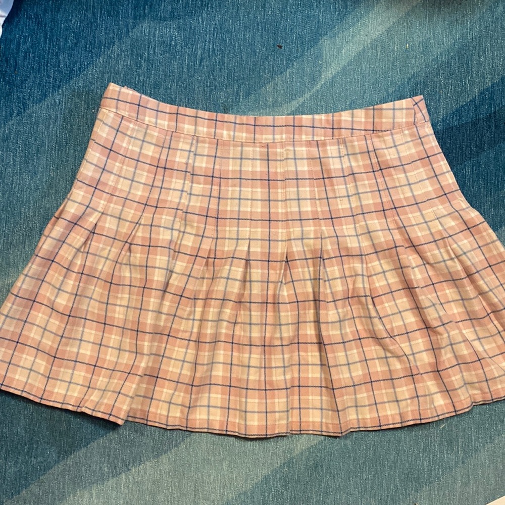 A pink plaid pleated skirt, size large, Aeropostale brand. Minor wear. Waist 31”